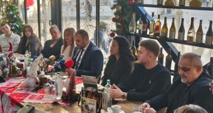 Фото | Капутот на Каролина беше најкоментиран на новогодишната ноќ