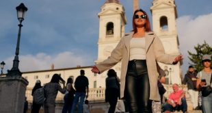 Анета Љумаковска промовираше нова емотивна балада, спот и нов бенд