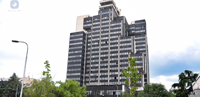 Тимот на ТВ Пакет со честитка за новоизбраниот директор на МРТ