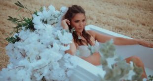 Во луксузна млечна бања, Симона Поповска го сними спотот за „Дај ми“